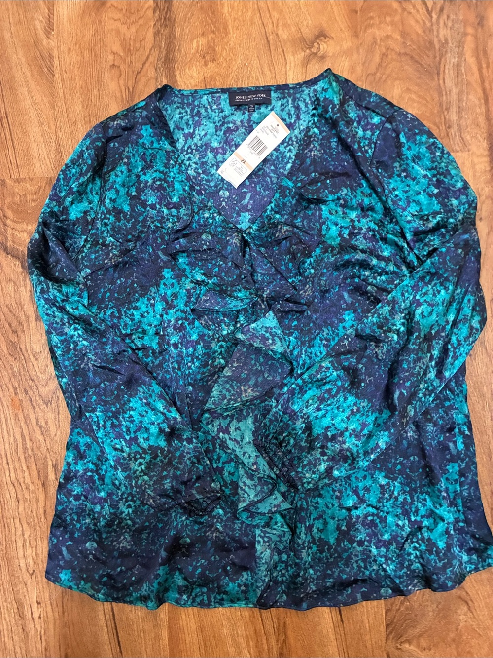NWT Jones New York Signature Woman Ruffle V-Neck Blouse Teal Frost Combo 2X